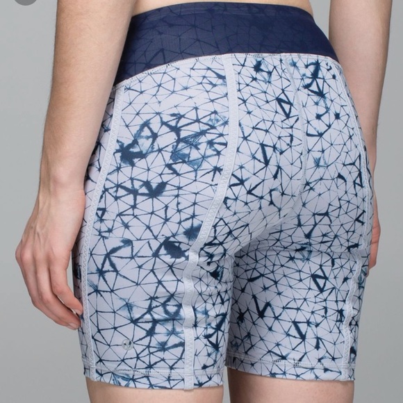 NWT LULULEMON PEDAL PACE SHORT STAR NAVY - Size 4 - Picture 2 of 8